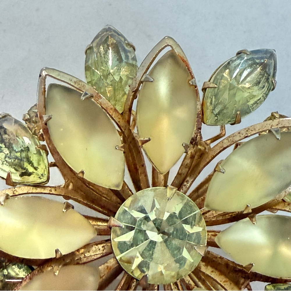 Vintage Frosted Rhinestone Green Floral Statement Brooch Gold Tone Flower Spring - Picture 9 of 13
